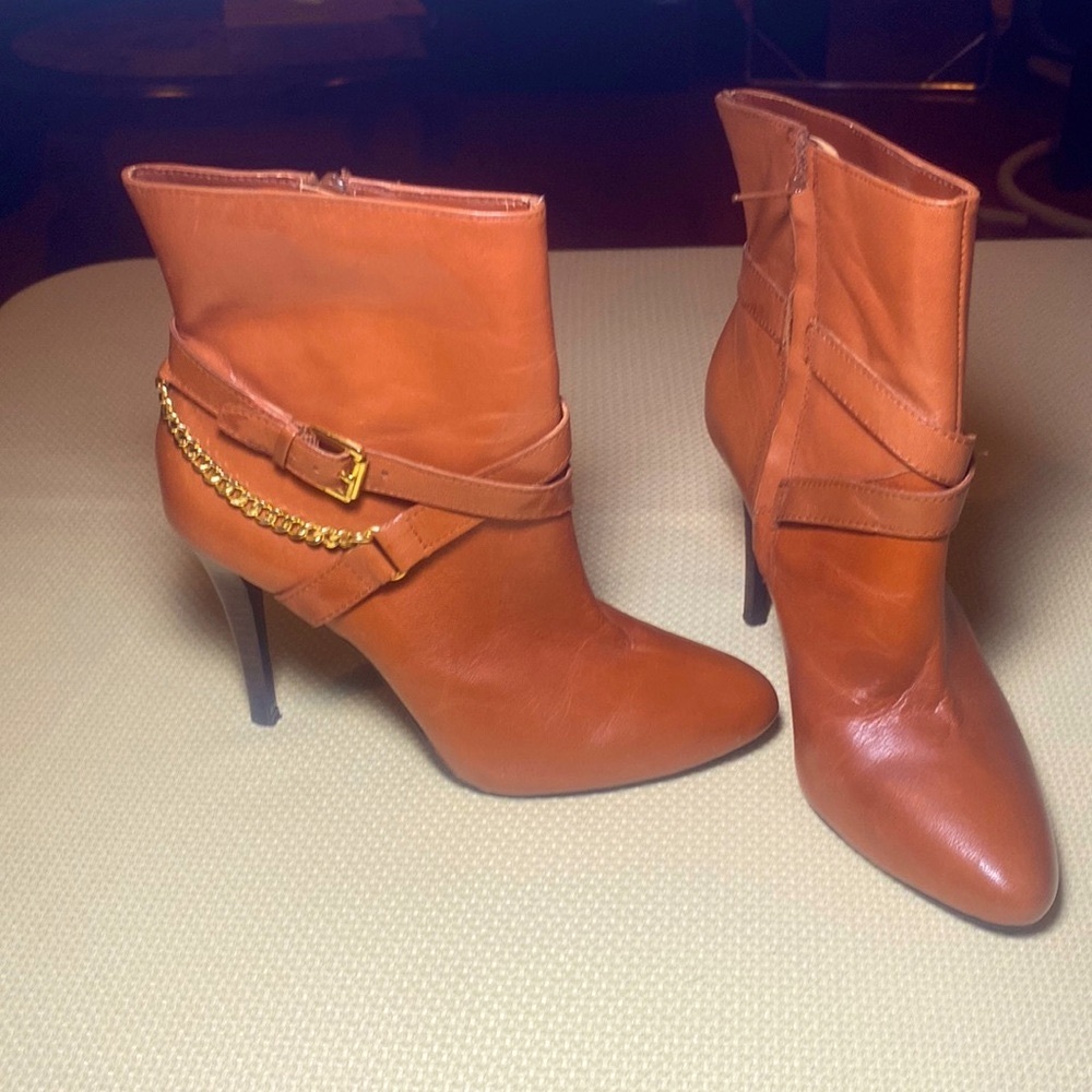 RALPH LAUREN Leather ankle boots with gold chain very lightly worn